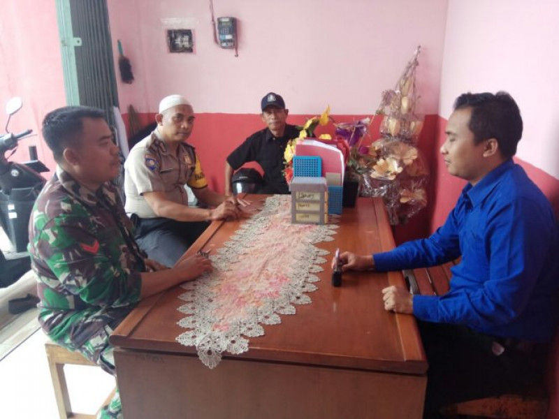 IMG-sinergitas-tni-polri-dalam-menyukseskan-pilkada-serentak-dengan-sambang-ke-warga