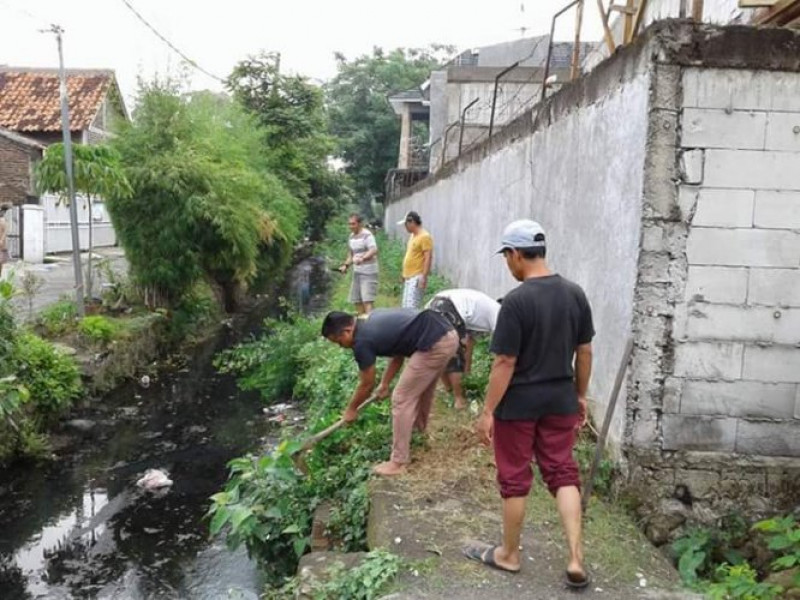 IMG-jelang-ramadhan-warga-sumur-pacing-bersih-bersih-lingkungan