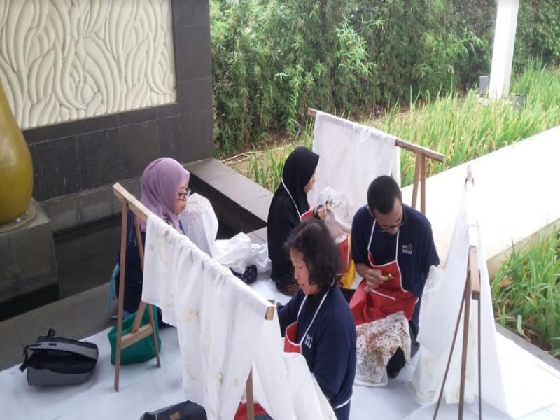 IMG-pembatik-kota-tangerang-ikuti-uji-kompetensi-yang-difasilitasi-bekraf