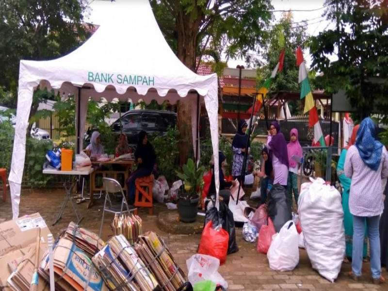 IMG-warga-panunggangan-barat-aktif-gerakkan-bank-sampah