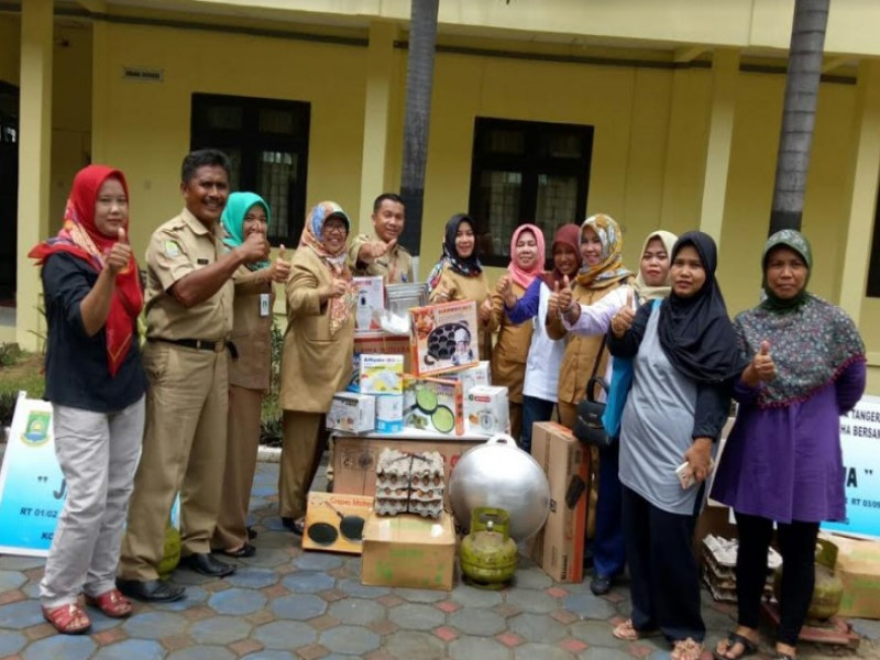 IMG-52133-kk-terima-program-bantuan-sosial-pangan-non-tunai