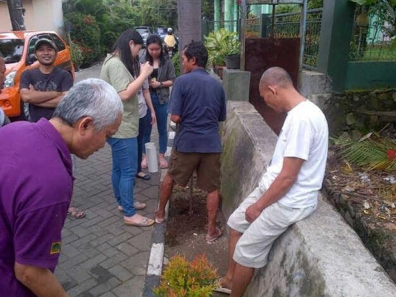 IMG-lubang-biopori-kampung-iklim-rw-07-atasi-permasalahan-lingkungan
