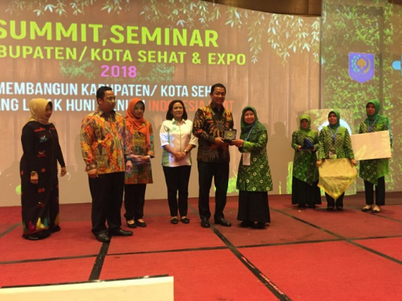 IMG-estafet-summit-di-serahkan-ke-semarang