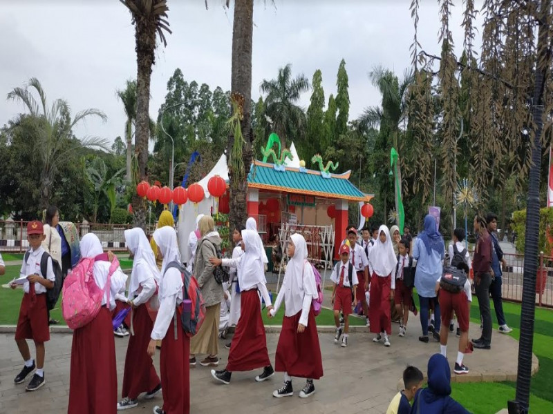 IMG-melihat-antusasme-pelajar-SD-karawaci-baru-7-di-festival-budaya-nusantara