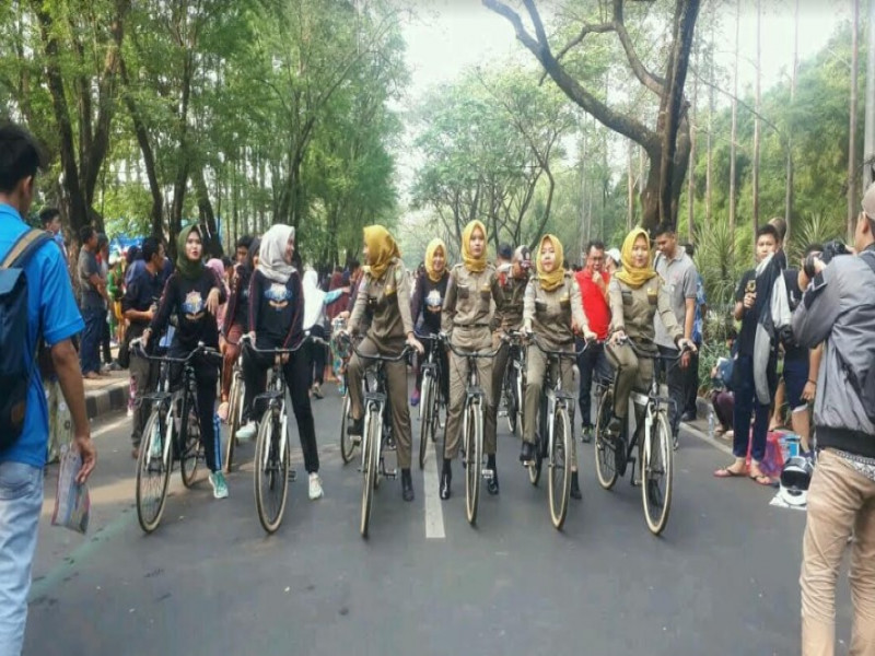 IMG-tim-srikandi-patroli-malam-dengan-sepeda