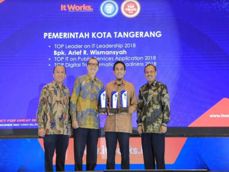 IMG-empat-penghargaan-sekaligus-diraih-pemkot-tangerang-pada-ajang-top-it-telco