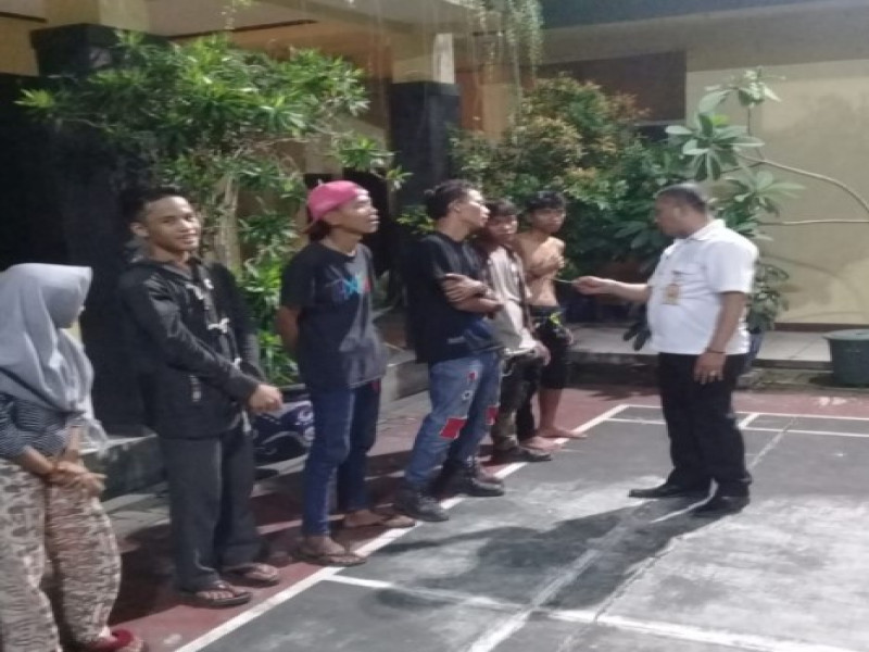 IMG-satpol-pp-kota-tangerang-ciduk-ajal-di-lampu-merah
