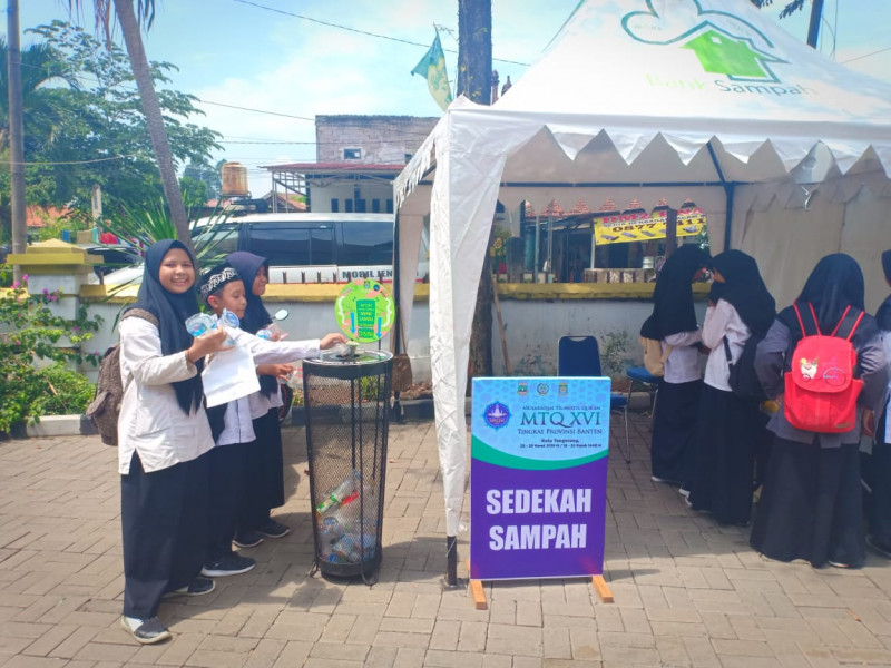 IMG-sedekah-sampah-di-arena-mtq-disambut-antusias-masyarakat