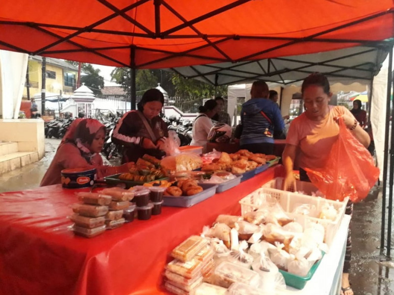 IMG-berburu-takjil-di-pusat-kuliner-pasar-lama