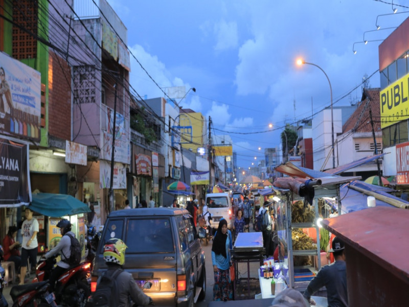 IMG-pasar-lama-surganya-kuliner-untuk-berbuka-puasa