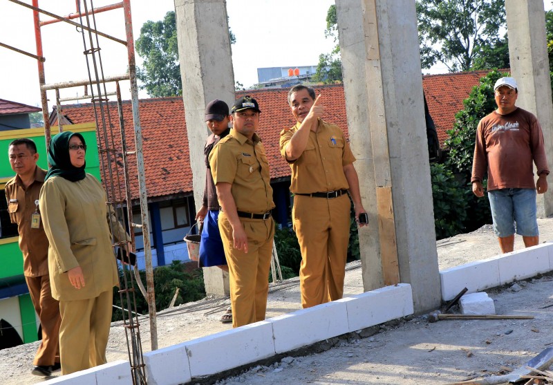 IMG-tinjau-pembangunan-smp-wali-kota-minta-selesai-tepat-waktu