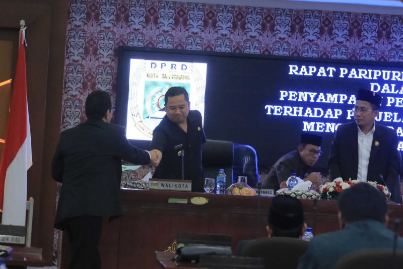 IMG-walikota-hadiri-paripurna-pandangan-umum-fraksi-atas-raperda-apbd-ta-2020