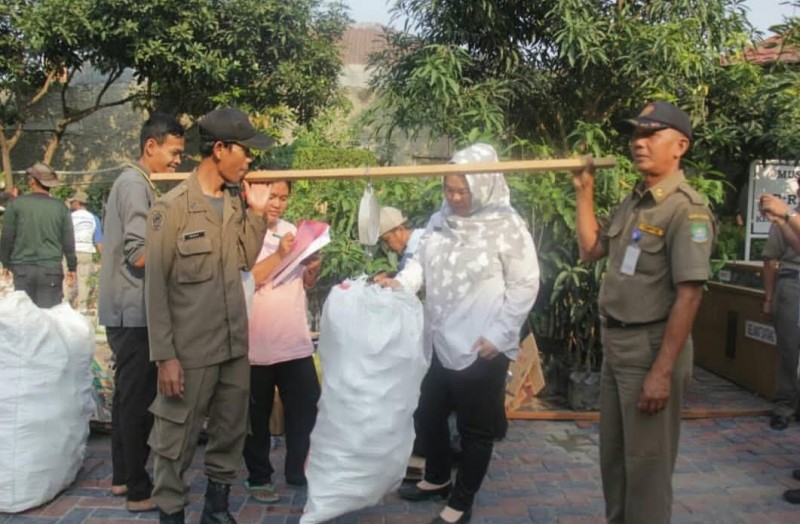 IMG-kecamatan-batuceper-budayakan-pegawai-sedekah-sampah