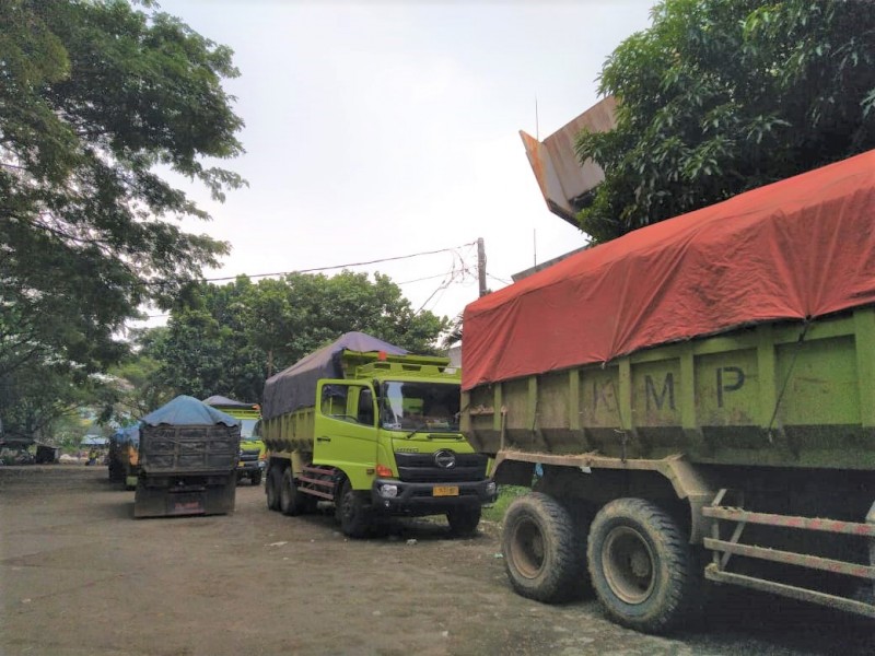 IMG-jumlah-truk-tanah-melintas-menurun-75-persen