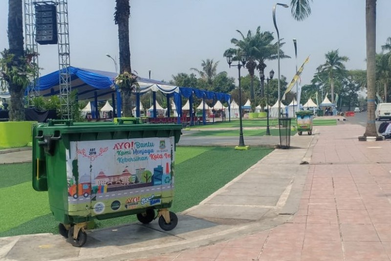 IMG-di-festival-al-azhom-tong-sampah-ada-disetiap-15-meter