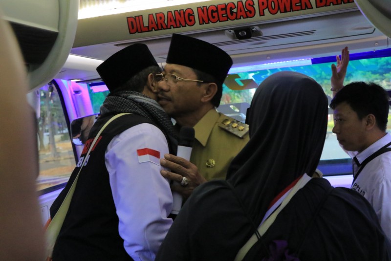 IMG-sachrudin-sambut-kedatangan-kloter-kedua-jamaah-haji-asal-kota-tangerang