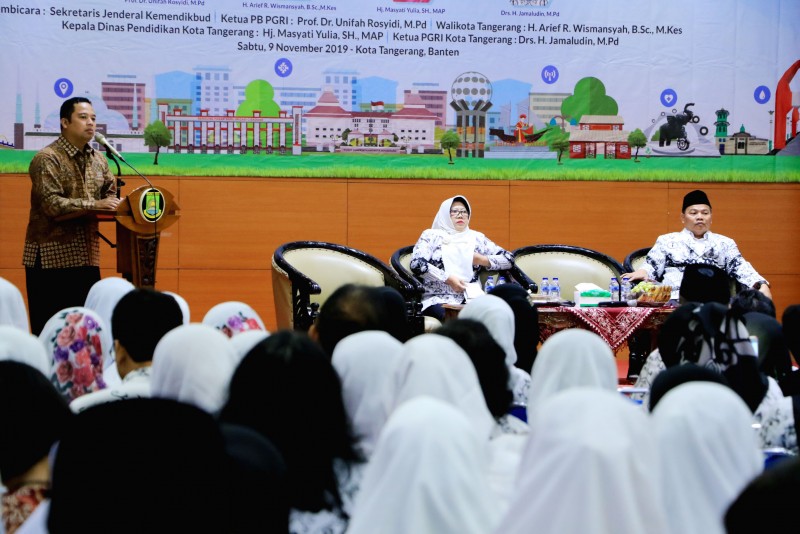 IMG-buka-seminar-pendidikan-wali-kota-tegaskan-pentingnya-profesionalitas-guru