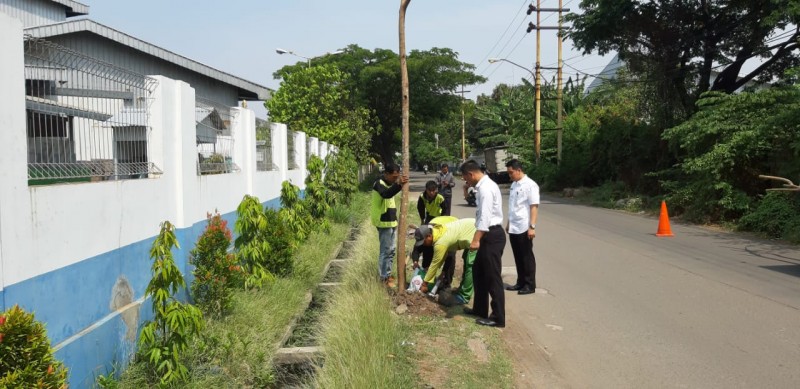 IMG-disbudpar-tanam-300-pohon-di-kawasan-industri