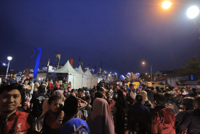 IMG-suguhan-band-kotak-dan-kembang-api-hibur-pengunjung-festival-cisadane
