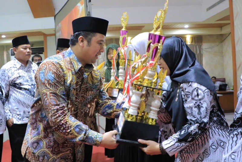 IMG-guru-jadi-sosok-berdedikasi-dalam-wujudkan-sdm-unggul