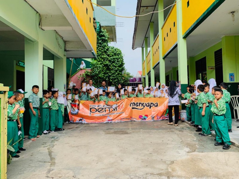 IMG-kpu-ajari-siswa-berpolitik-sejak-dini