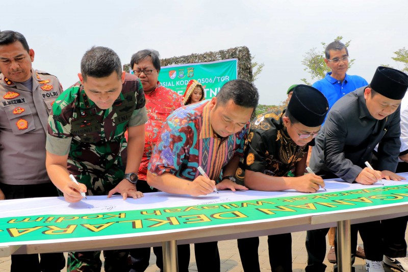 IMG-wali-kota-sampaikan-pesan-damai-dalam-baksos-peringatan-hut-tni-ke-74