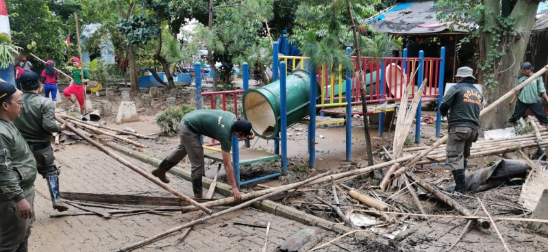 IMG-penataan-kembali-kawasan-wisata-bantaran-cisadane-pasca-banjir