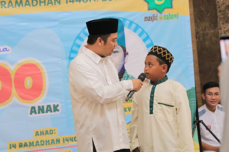 IMG-wali-kota-hadiri-acara-santunan-1-000-anak-yatim-dan-dhuafa