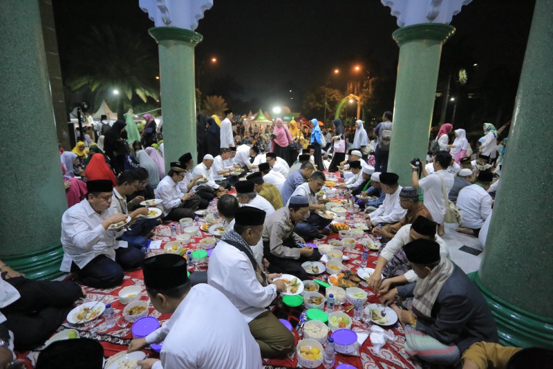 IMG-pemkot-gelar-buka-puasa-bersama-pegawai-dan-masyarakat