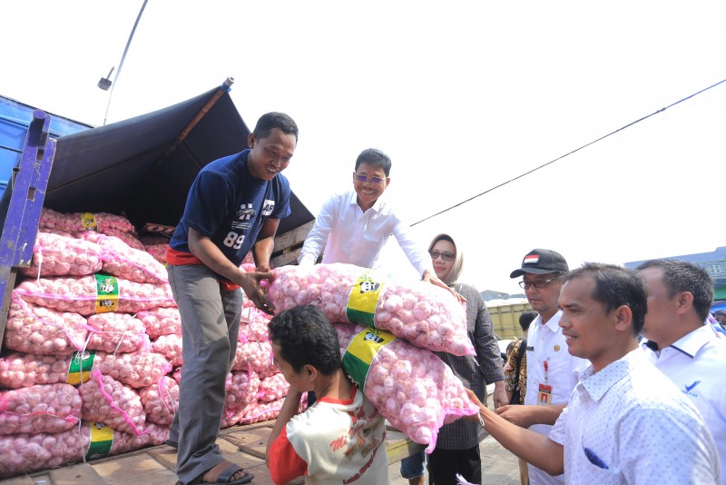 IMG-di-kota-tangerang-harga-bawang-putih-turun-kebutuhan-pokok-lain-stabil