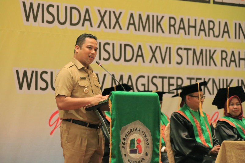 IMG-wali-kota-minta-wisudawan-semakin-kreatif-menghadapi-dunia-kerja