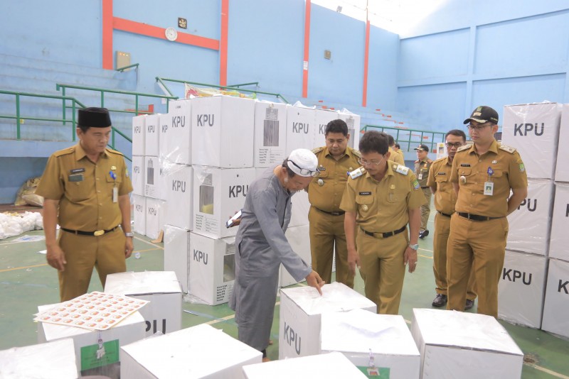 IMG-h-1-jelang-pemilu-2019-sachrudin-pantau-pengiriman-logistik