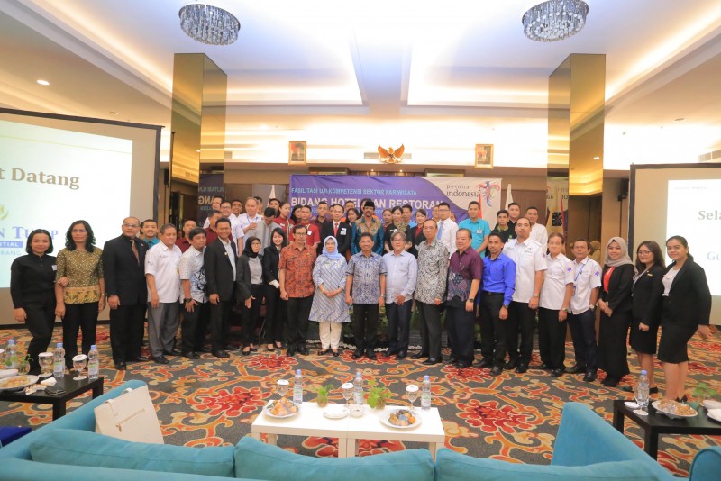 IMG-275-karyawan-hotel-dan-restoran-se-kota-tangerang-jalani-sertifikasi-uji-kompetensi