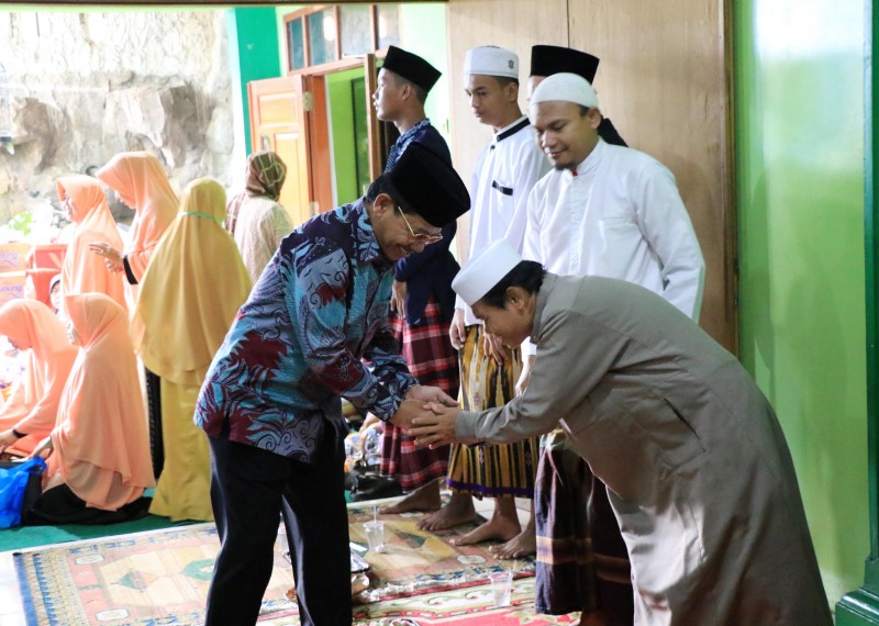 IMG-wakil-hadiri-maulid-nabi-dan-haul-alm-kh-buya-tasmuni