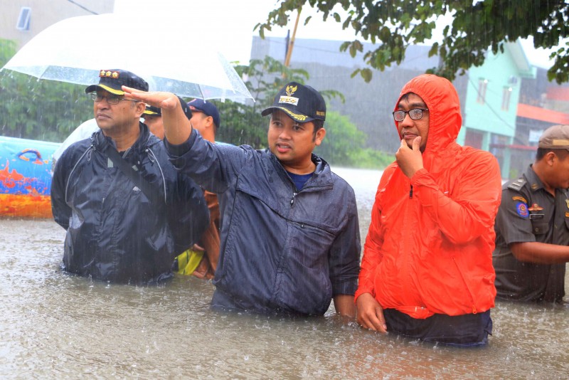 IMG-hujan-deras-wali-kota-langsung-tinjau-lokasi-banjir-di-periuk