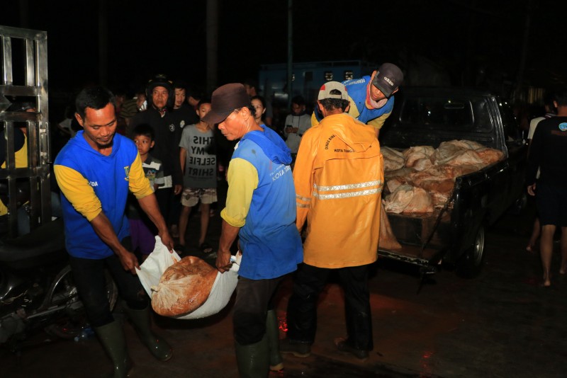 IMG-ketinggian-banjir-meningkat-sejumlah-warga-dievakuasi