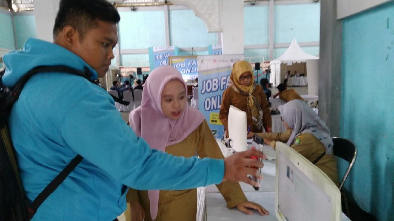 IMG-peserta-job-fair-terbantu-dengan-aplikasi-tangerang-live