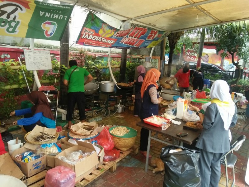 IMG-petugas-siaga-24-jam-di-lokasi-banjir