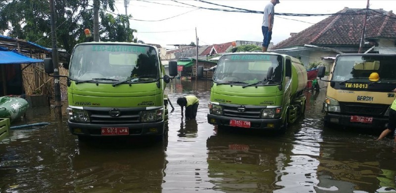 IMG-percepat-penyedotan-banjir-23-mobil-tangki-air-dikerahkan