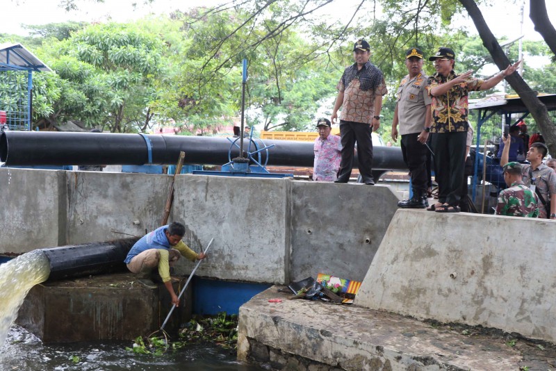 IMG-pemkot-upayakan-berbagai-skenario-surutkan-banjir-di-wilayah-periuk