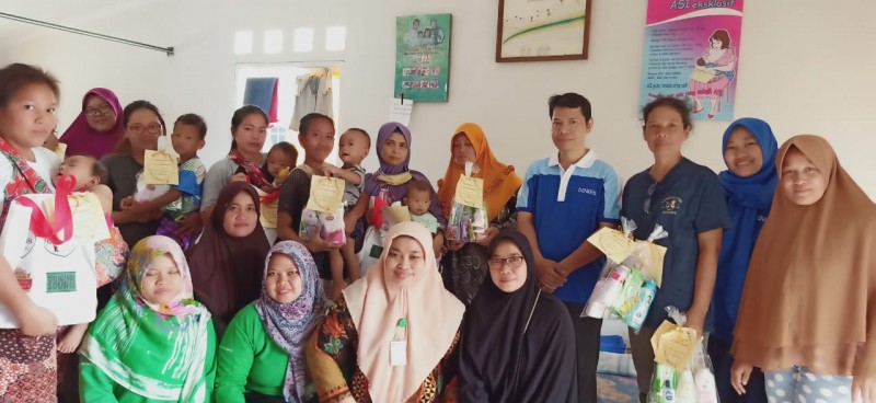 IMG-bingkisan-cinta-dinkes-untuk-para-bayi-korban-banjir