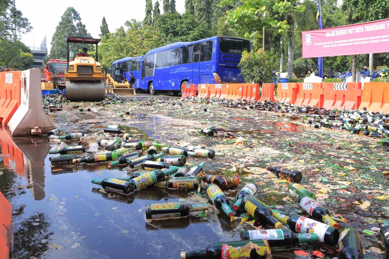 IMG-pemkot-musnahkan-belasan-ribu-miras-di-hari-ulang-tahun