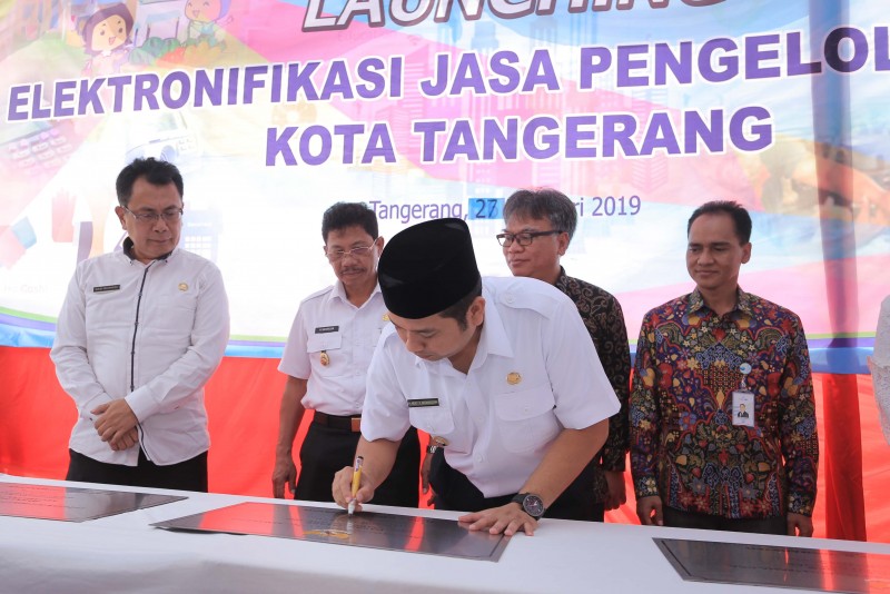 IMG-wali-kota-resmikan-elektronifikasi-retribusi-pasar-dan-rusunawa