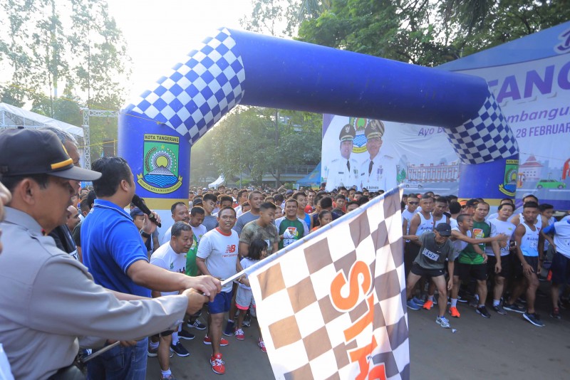 IMG-wali-kota-lepas-rombongan-peserta-fun-tang-run-2019