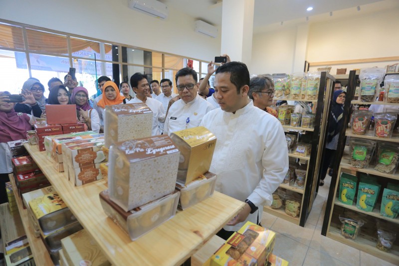 IMG-gandeng-umkm-wali-kota-resmikan-gerai-pusat-oleh-oleh