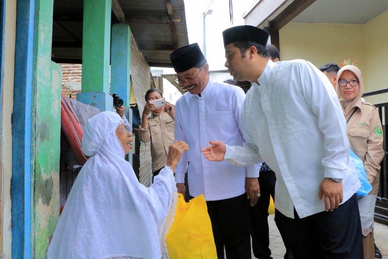 IMG-walikota-tangerang-bersedekah-bentuk-kepedulian-sosial-terhadap-sesama