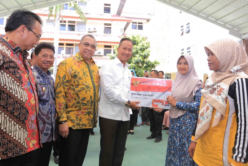 IMG-dihadapan-menteri-sosial-sachrudin-paparkan-program-pengentasan-kemiskinan-di-kota-tangerang