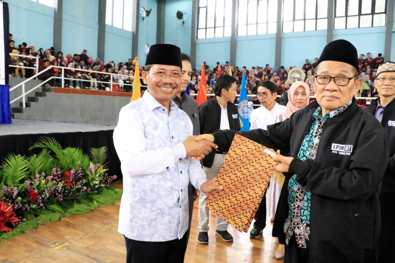 IMG-lepas-3-450-peserta-kkn-ini-pesan-sachrudin