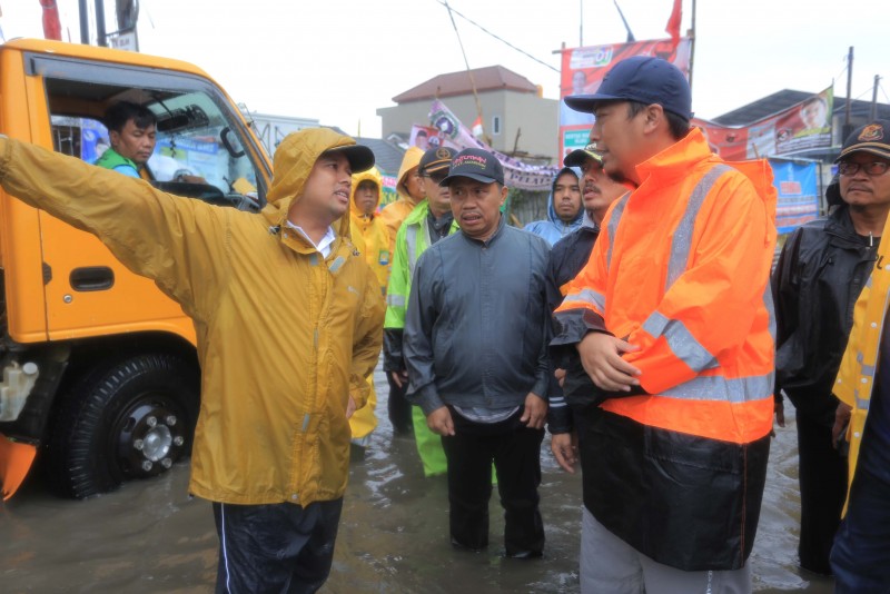 IMG-ada-genangan-arief-langsung-terjun-ke-lapangan