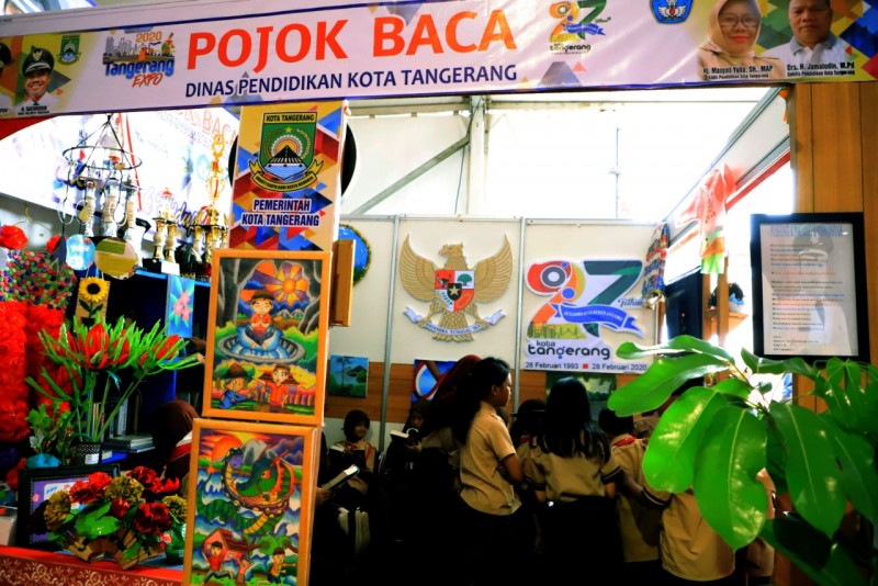 IMG-pojok-baca-di-tangerang-expo-diserbu